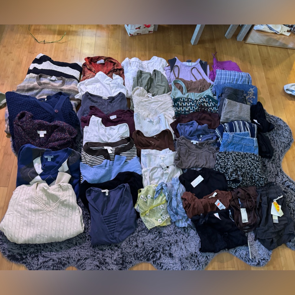 HUGE WOMENS CLOTHING LOT 44 PIECES LIKE NEW AND NWT